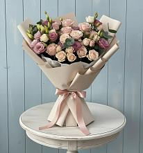 Букет цветов из:  Розы и Лизиантусы в Шумерле