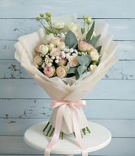 Букет цветов из:  Розы и Лизиантусы в Шумерле