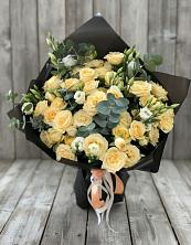 Букет цветов из:  Розы и Лизиантусы в Шумерле