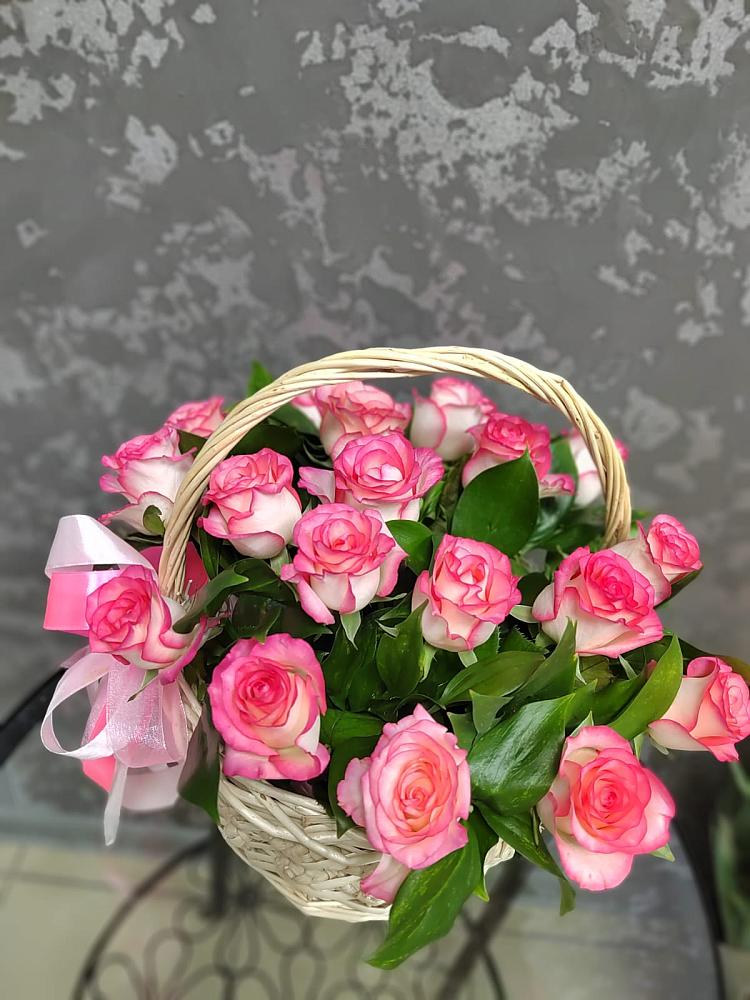 Цветочная композиция из Розы в корзине в Шумерле