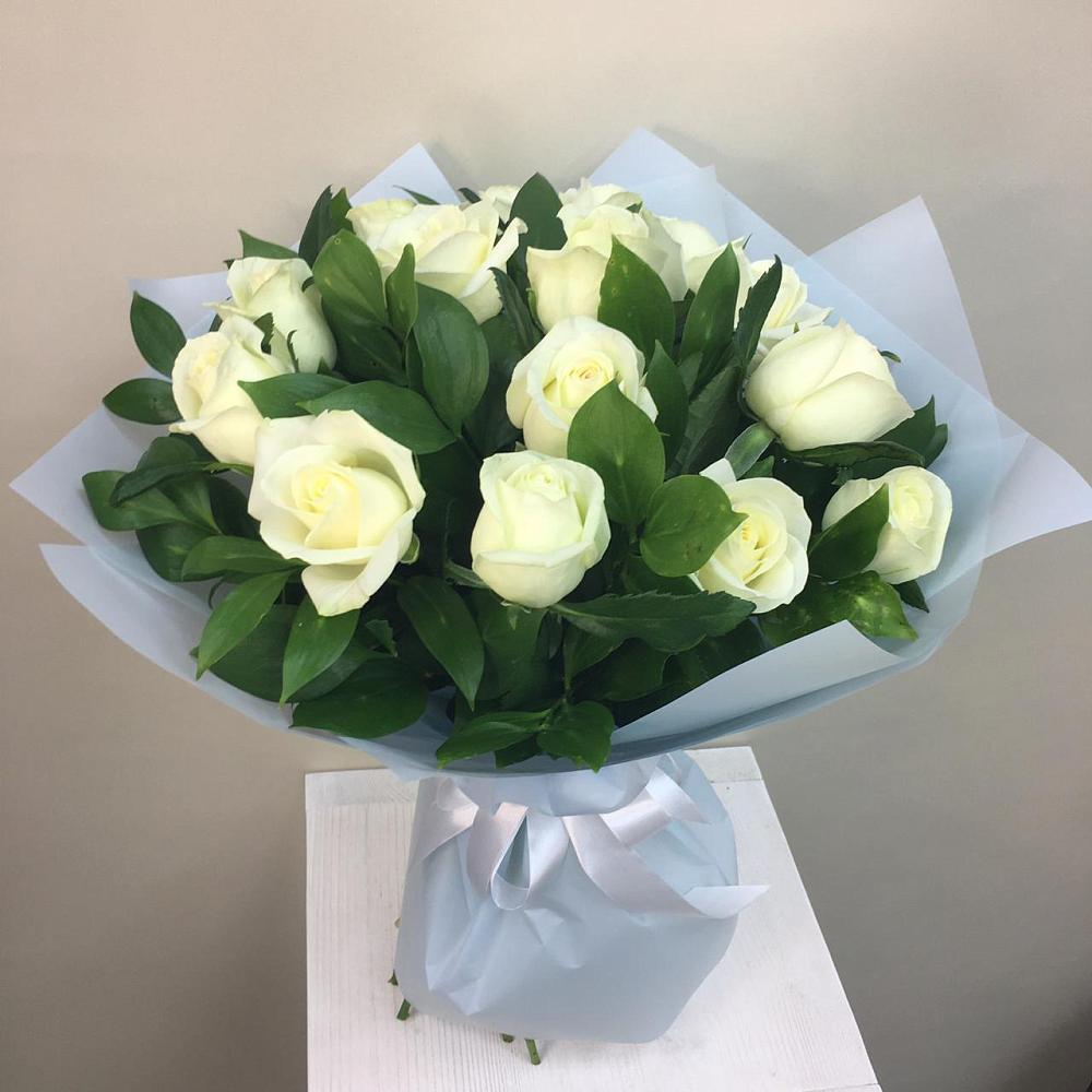 Букет 15 Белых роз Проуд в Шумерле