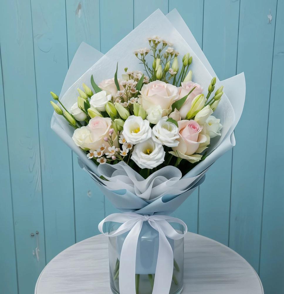 Букет цветов из: Розы и Лизиантусы в Шумерле