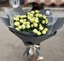 Букет Белые кустовые розы Солинеро в Шумерле