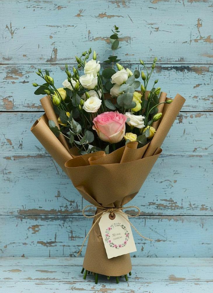 Букет цветов из: Розы и Лизиантусы в Шумерле