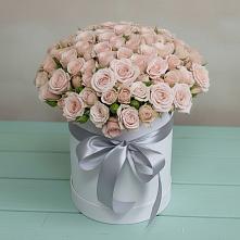 Цветочная композиция из Розы в шляпной коробке в Шумерле