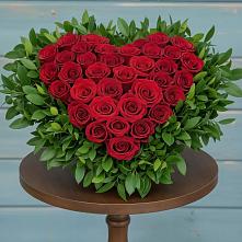 Цветочная композиция из Розы в виде сердца в Шумерле