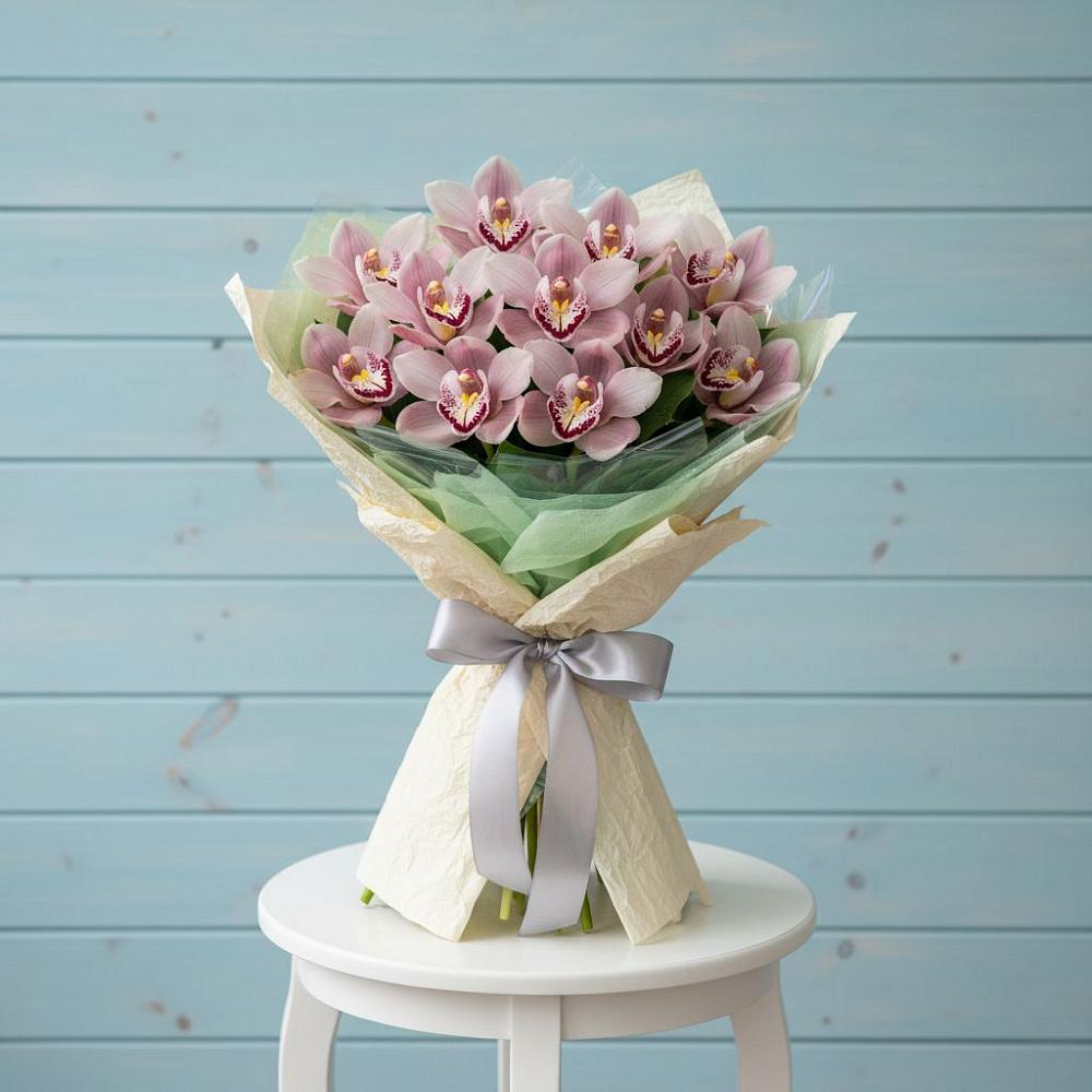 Букет цветов из: Орхидеи и Розы в Шумерле