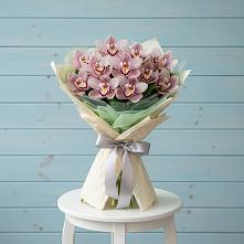 Букет цветов из:  Орхидеи и Розы в Шумерле