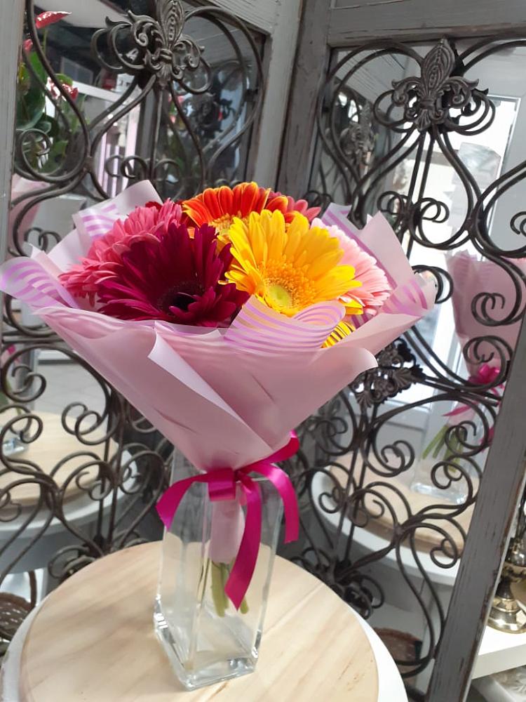 Букет цветов из: Герберы в Шумерле