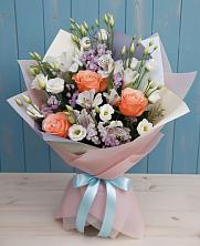 Букет цветов из:  Лизиантусы, Розы, Альстромерии и Гипсофила в Шумерле