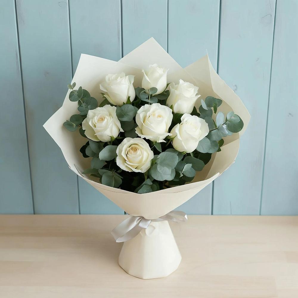 Букет Белые розы в Эвкалипте в Шумерле