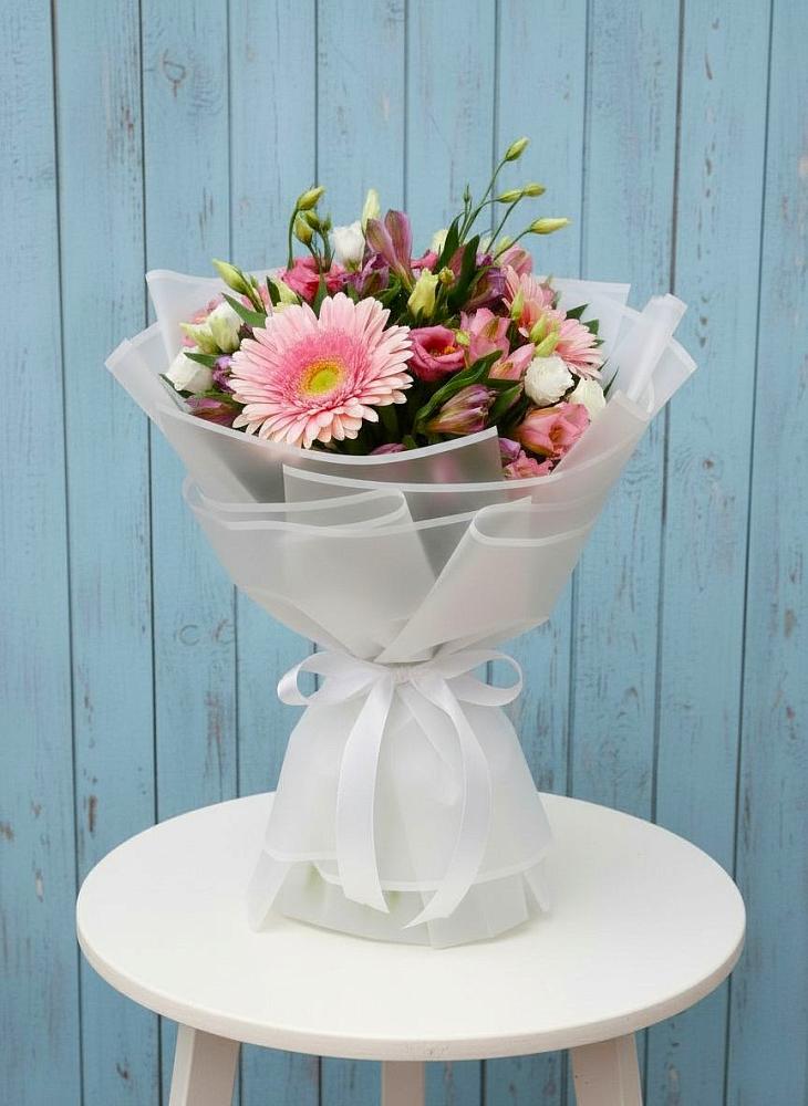 Букет цветов из: Герберы, Альстромерии и Лизиантусы в Шумерле