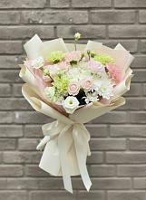 Букет цветов из:  Гвоздики, Розы, Лизиантусы и Хризантемы в Шумерле