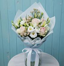 Букет цветов из:  Розы и Лизиантусы в Шумерле