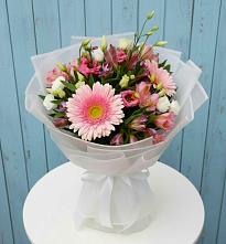 Букет цветов из:  Герберы, Альстромерии и Лизиантусы в Шумерле