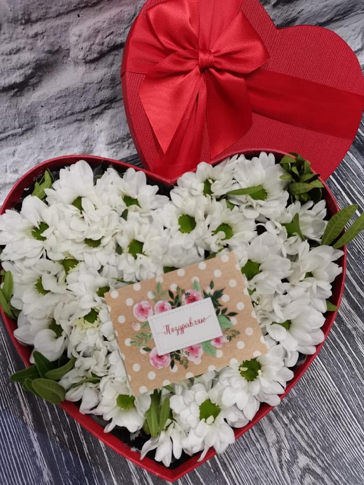 Цветочная композиция из Хризантемы в виде сердца в Шумерле