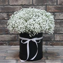 Цветочная композиция из Гипсофила в шляпной коробке в Шумерле