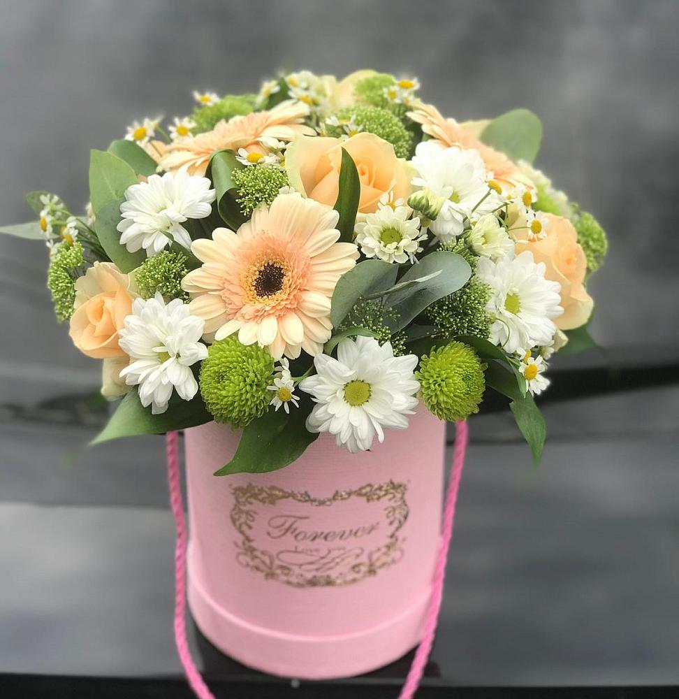 Цветочная композиция из Розы, Герберы и Хризантемы в шляпной коробке в Шумерле