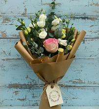 Букет цветов из:  Розы и Лизиантусы в Шумерле