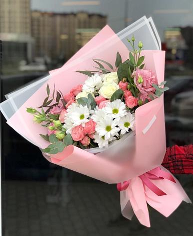 Букет цветов из: Розы, Лизиантусы и Хризантемы в Шумерле