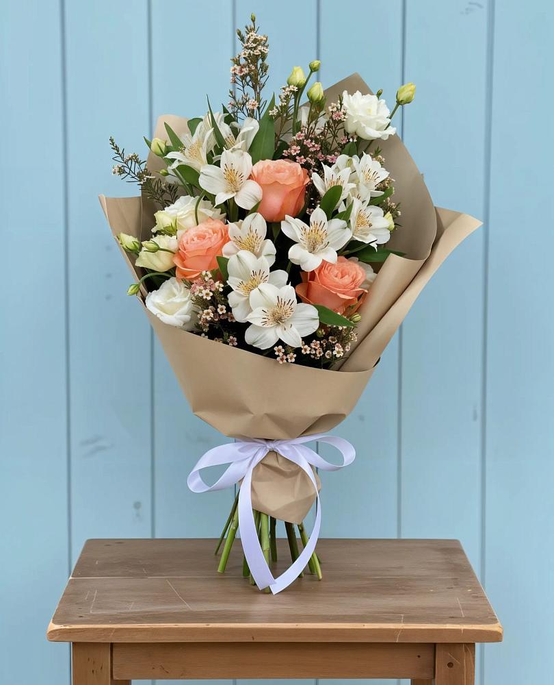 Букет цветов из: Альстромерии, Лизиантусы, Розы и Хризантемы в Шумерле