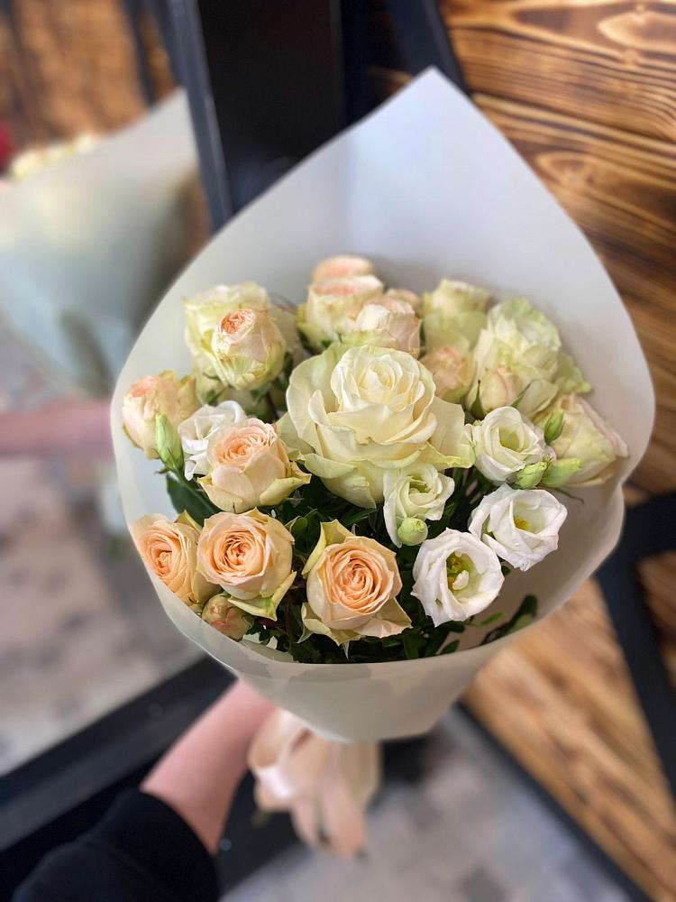 Букет цветов из: Розы и Лизиантусы в Шумерле